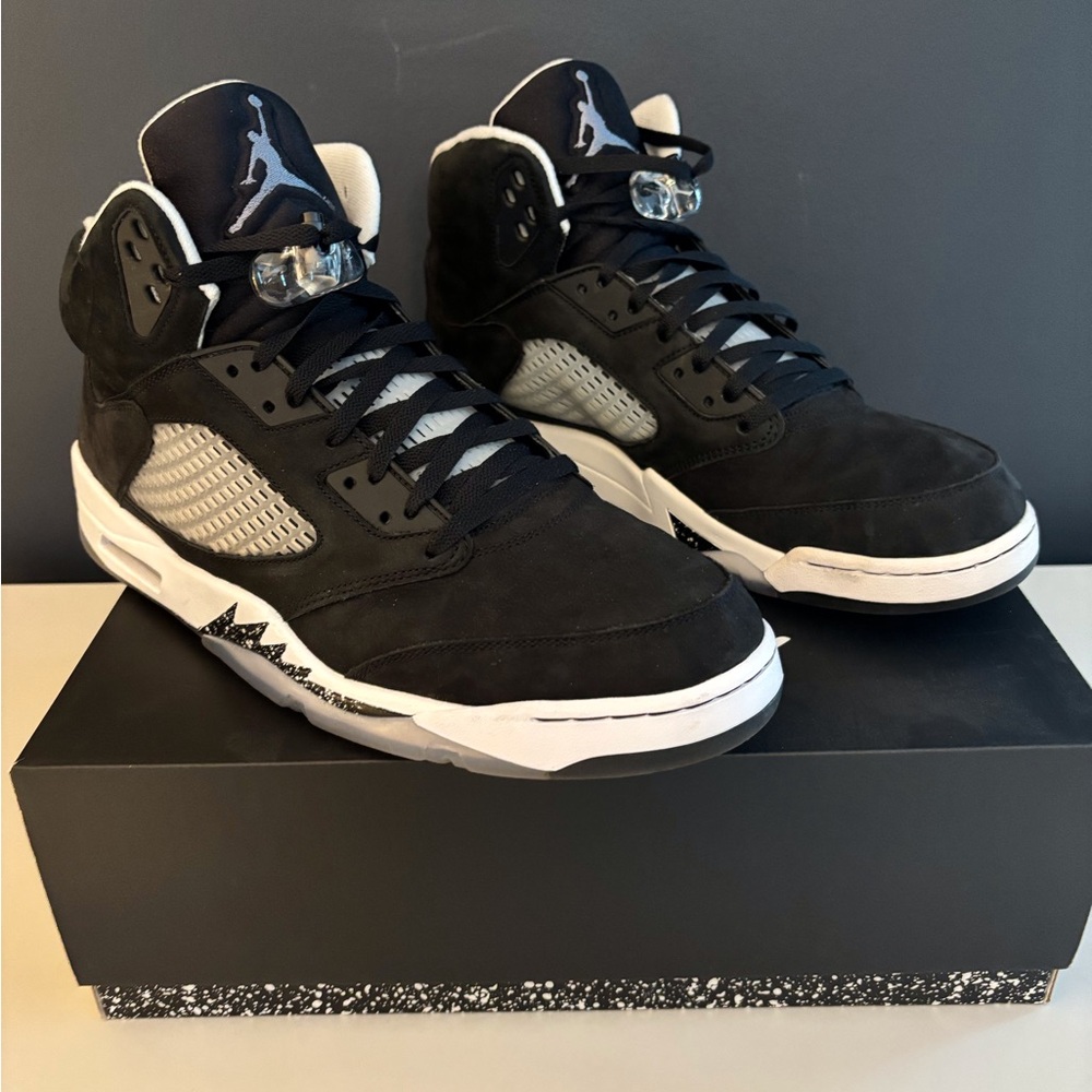 Nike Air Jordan 5 Retro. Size 16. Black/White (Oreo). Excellent used condition.